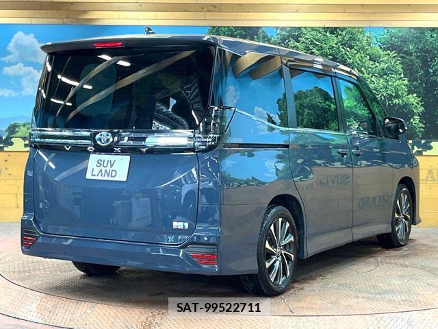 Toyota VOXY HYBRID 2023-05 7360439-16