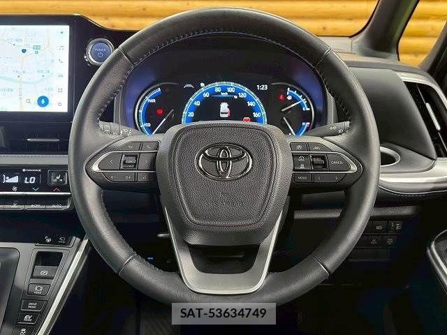 Toyota VOXY HYBRID 2022-09 7360450-12