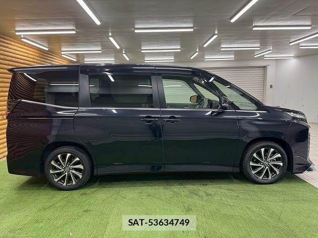 Toyota VOXY HYBRID 2022-09 7360450-17