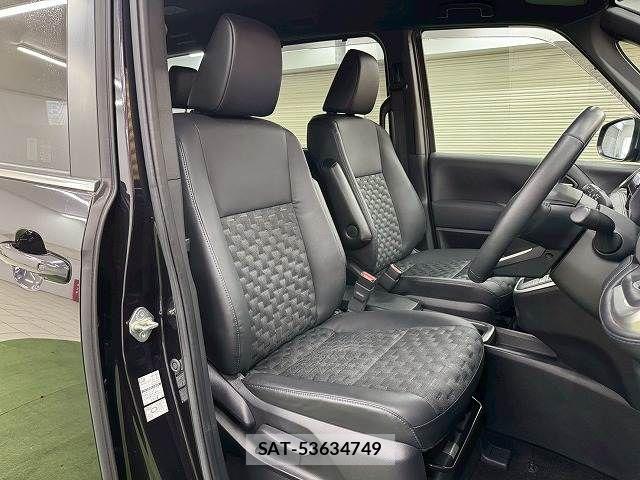Toyota VOXY HYBRID 2022-09 7360450-7