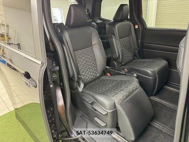Toyota VOXY HYBRID 2022-09 7360450-8