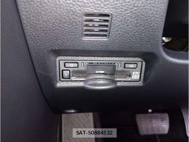 Toyota VOXY HYBRID 2022-06 7360456-12