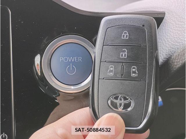 Toyota VOXY HYBRID 2022-06 7360456-13