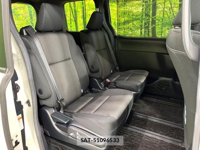 Toyota VOXY HYBRID 2018-10 7360457-8