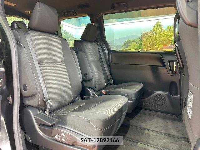 Toyota VOXY HYBRID 2018-11 7360460-9