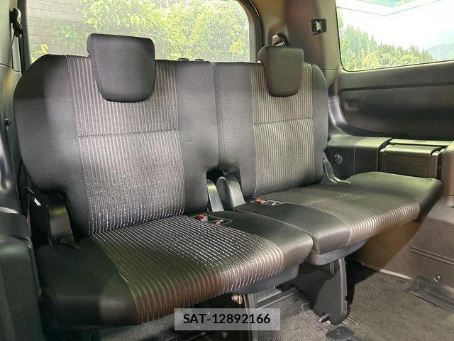 Toyota VOXY HYBRID 2018-11 7360460-10
