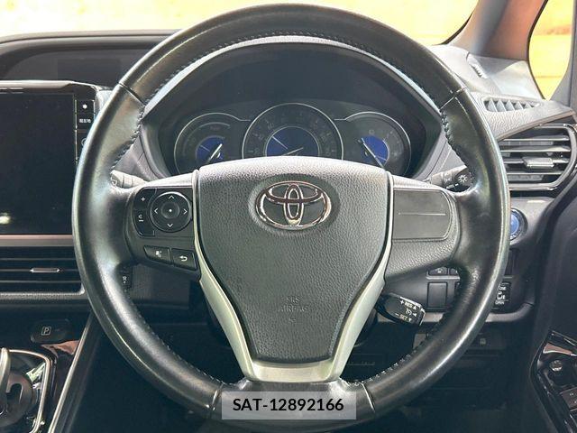 Toyota VOXY HYBRID 2018-11 7360460-11