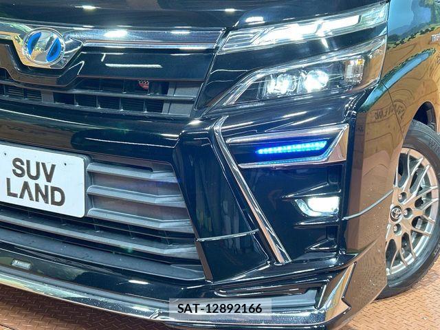 Toyota VOXY HYBRID 2018-11 7360460-12
