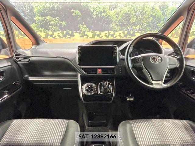 Toyota VOXY HYBRID 2018-11 7360460-1