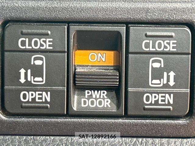 Toyota VOXY HYBRID 2018-11 7360460-7