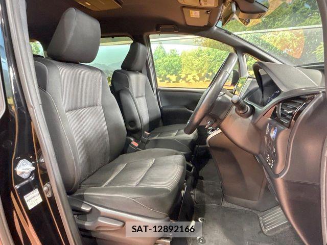Toyota VOXY HYBRID 2018-11 7360460-8