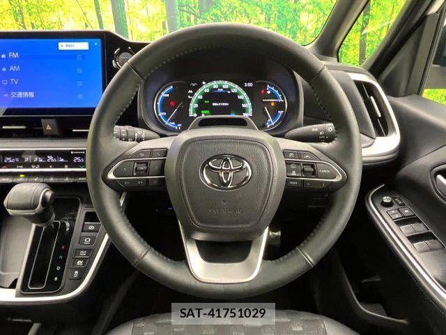 Toyota VOXY HYBRID 2024-08 7360448-11