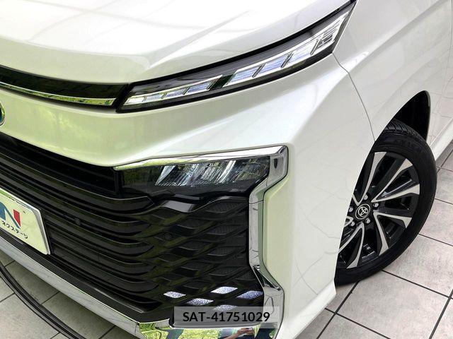 Toyota VOXY HYBRID 2024-08 7360448-12