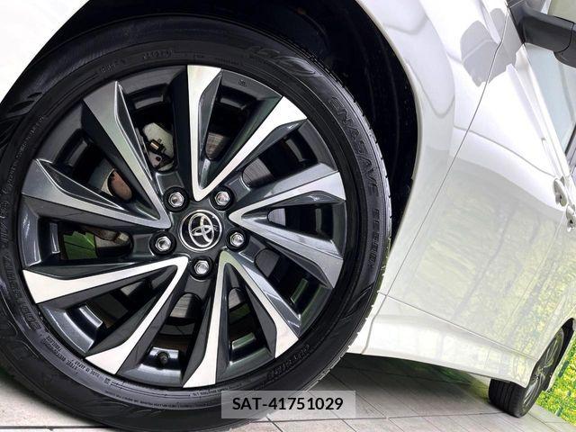 Toyota VOXY HYBRID 2024-08 7360448-13