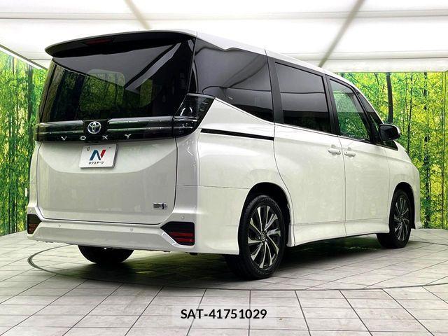 Toyota VOXY HYBRID 2024-08 7360448-17