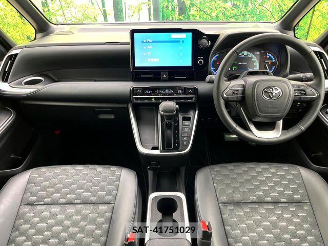 Toyota VOXY HYBRID 2024-08 7360448-1