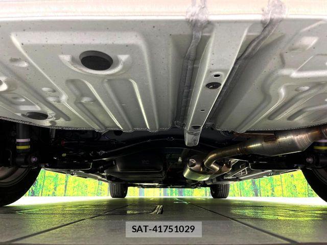 Toyota VOXY HYBRID 2024-08 7360448-19