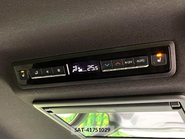 Toyota VOXY HYBRID 2024-08 7360448-4