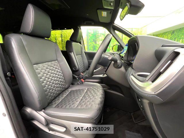 Toyota VOXY HYBRID 2024-08 7360448-7