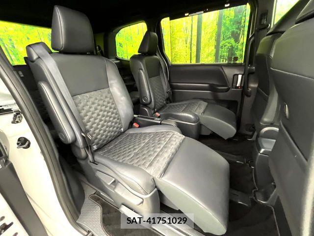 Toyota VOXY HYBRID 2024-08 7360448-8