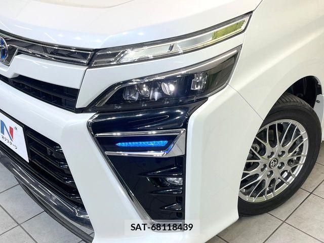 Toyota VOXY HYBRID 2021-06 7360458-12