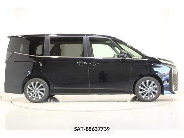 Toyota VOXY HYBRID 2023-02 7394822-12
