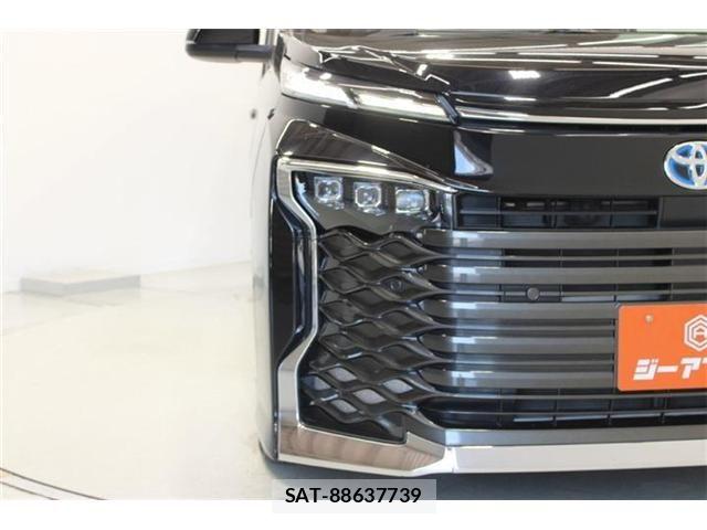 Toyota VOXY HYBRID 2023-02 7394822-15