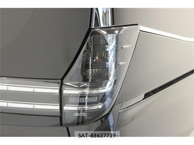 Toyota VOXY HYBRID 2023-02 7394822-17