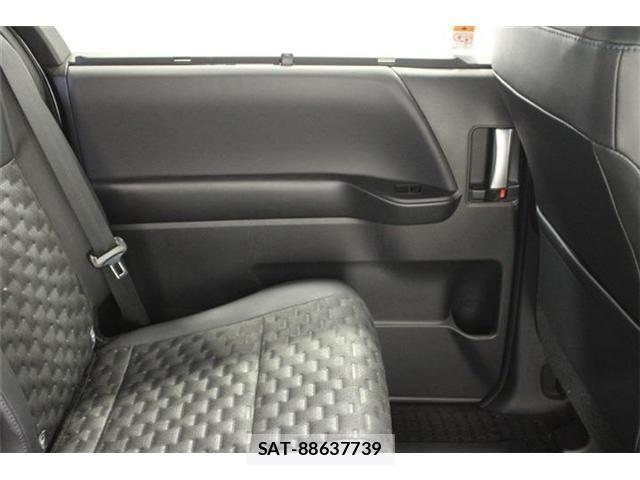 Toyota VOXY HYBRID 2023-02 7394822-28
