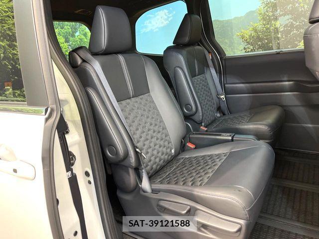 Toyota VOXY HYBRID 2025-11 7394790-8