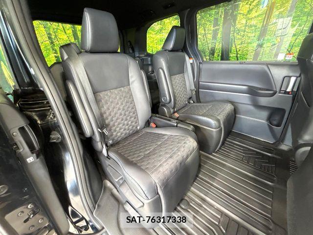Toyota VOXY HYBRID 2023-08 7394803-8