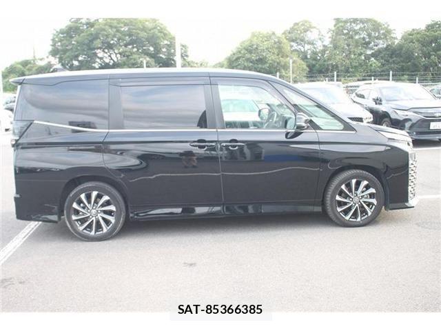 Toyota VOXY HYBRID 2023-06 7394831-9