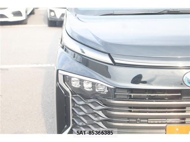 Toyota VOXY HYBRID 2023-06 7394831-10