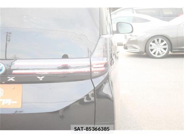 Toyota VOXY HYBRID 2023-06 7394831-11