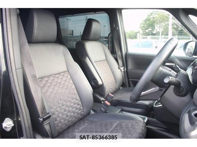 Toyota VOXY HYBRID 2023-06 7394831-13