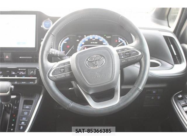 Toyota VOXY HYBRID 2023-06 7394831-15