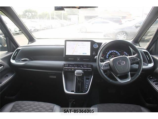 Toyota VOXY HYBRID 2023-06 7394831-16