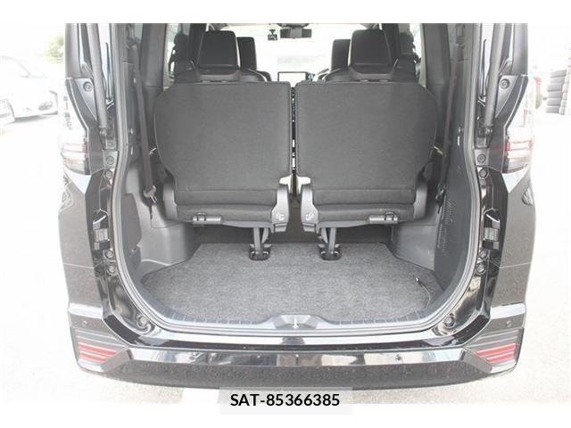 Toyota VOXY HYBRID 2023-06 7394831-17