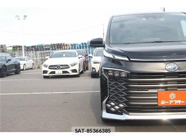 Toyota VOXY HYBRID 2023-06 7394831-21