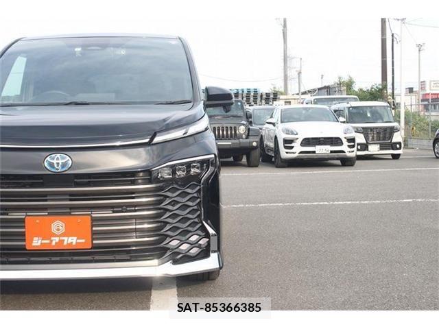 Toyota VOXY HYBRID 2023-06 7394831-22