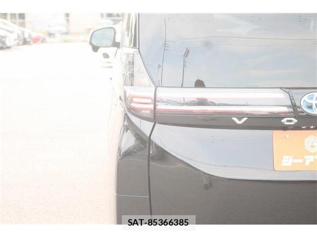 Toyota VOXY HYBRID 2023-06 7394831-26
