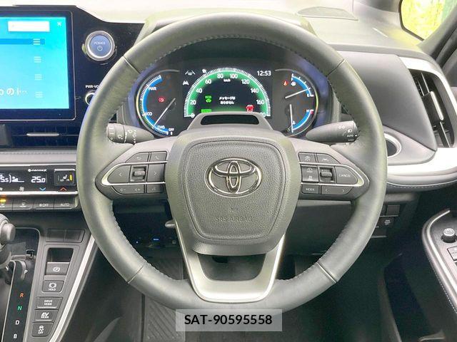 Toyota VOXY HYBRID 2023-08 7394794-10