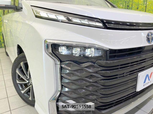 Toyota VOXY HYBRID 2023-08 7394794-11
