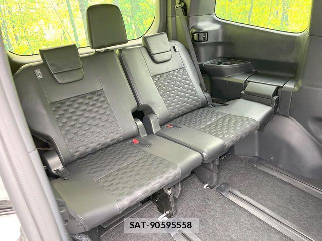 Toyota VOXY HYBRID 2023-08 7394794-8