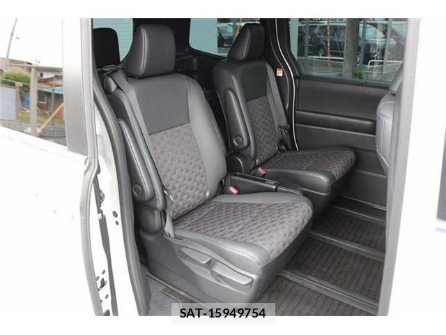 Toyota VOXY HYBRID 2022-03 7394830-15