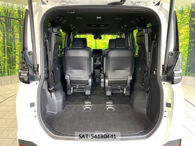 Toyota VOXY HYBRID 2023-07 7394807-10