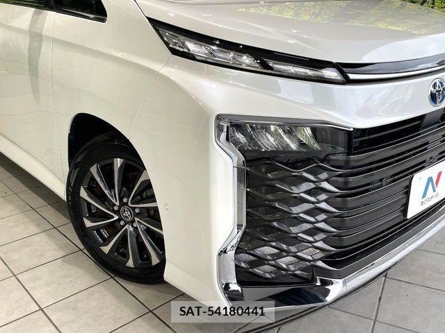 Toyota VOXY HYBRID 2023-07 7394807-12