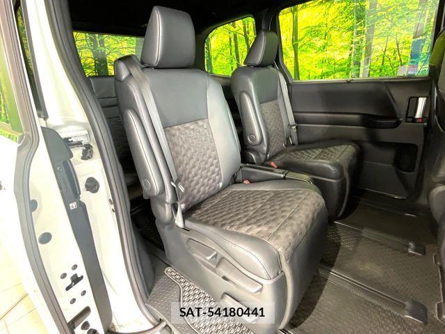 Toyota VOXY HYBRID 2023-07 7394807-8