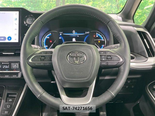 Toyota VOXY HYBRID 2024-08 7394795-11
