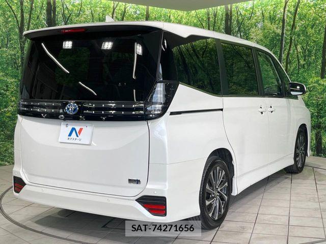 Toyota VOXY HYBRID 2024-08 7394795-17
